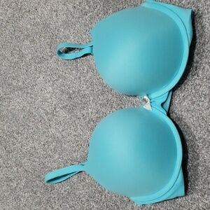 Victoria secret body by Victoria bra 32DDD